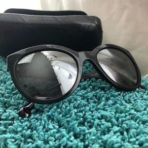 CHANEL chic sunglasses